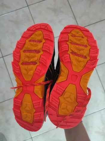 Used Asics Trail Running Shoes bike — image 3 of 6