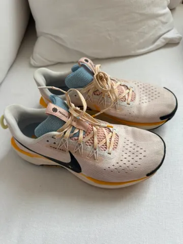Käytetty Pegasus Trail Running Shoes