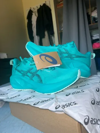Gebrauchtes Asics Novablast 5 Running Shoes