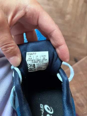 Used Asics Running Shoes bike — image 3 of 4