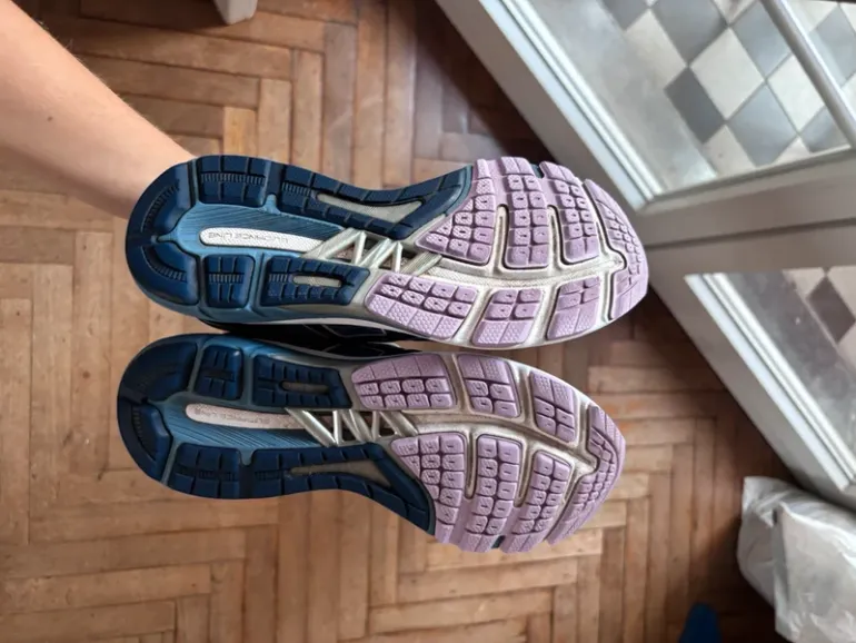 Used Asics Running Shoes bike — image 4 of 4