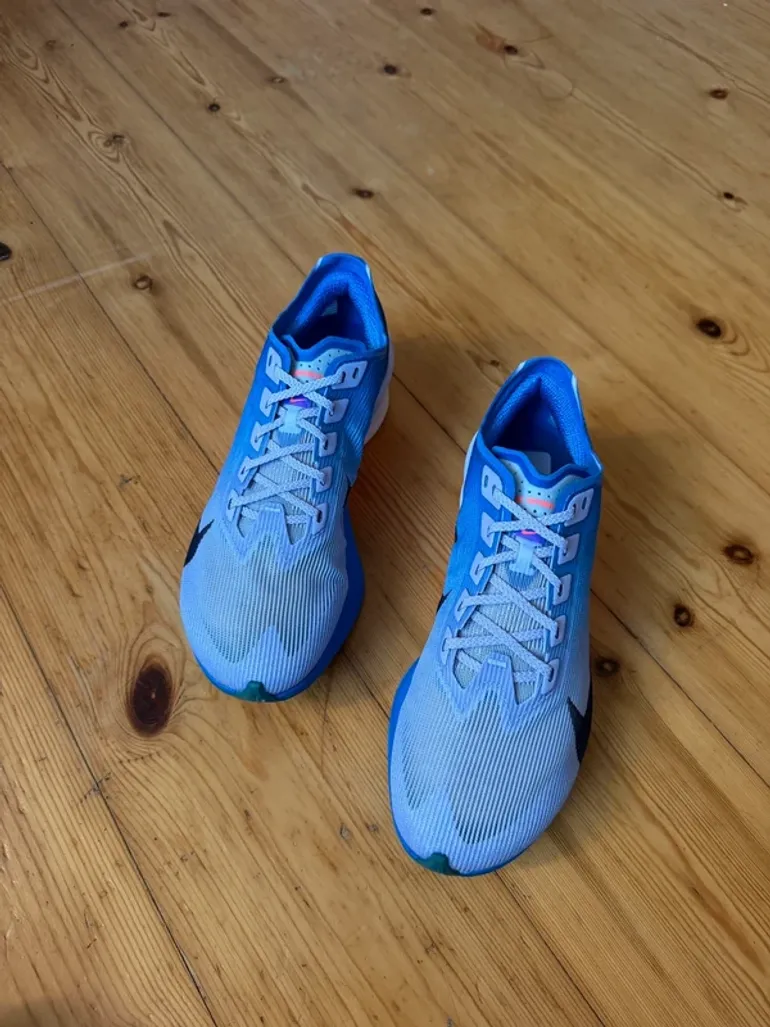 Used Nike ZoomX Vaporfly Next% 4 bike — image 2 of 8