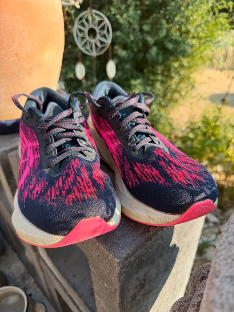 Gebrauchtes Asics Novablast 3 bike — Bild 2 von 7