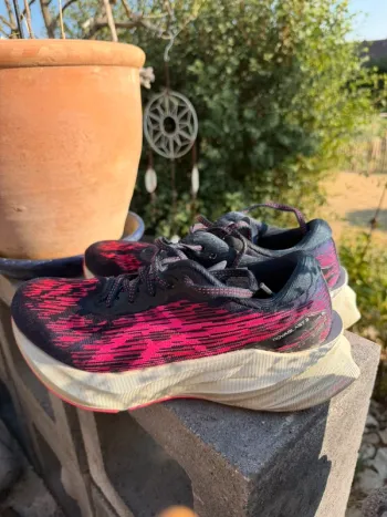 Gebrauchtes Asics Novablast 3 bike — Bild 3 von 7