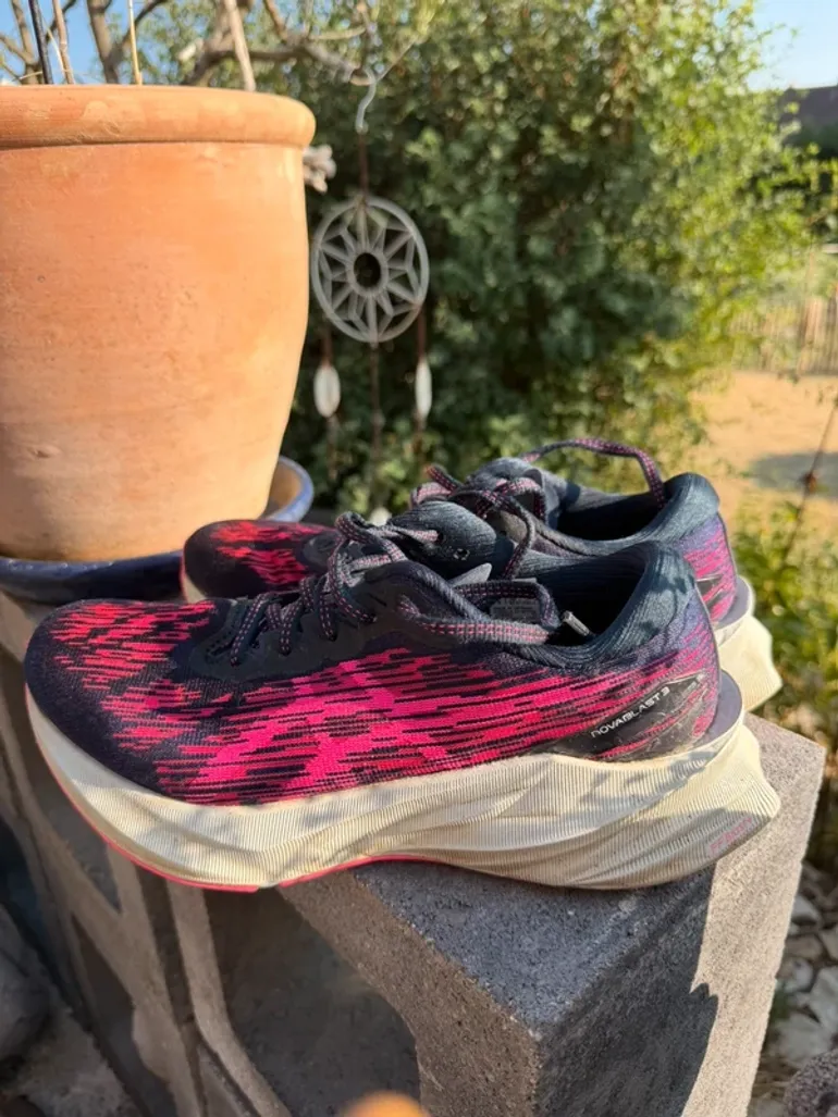 Gebrauchtes Asics Novablast 3 bike — Bild 3 von 7