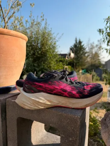 Gebrauchtes Asics Novablast 3 bike — Bild 4 von 7