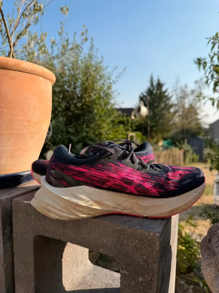Gebrauchtes Asics Novablast 3 bike — Bild 4 von 7