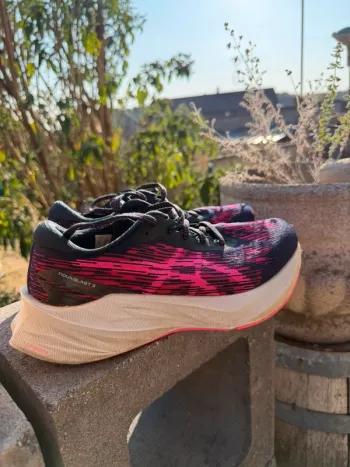 Gebrauchtes Asics Novablast 3 Running Shoes