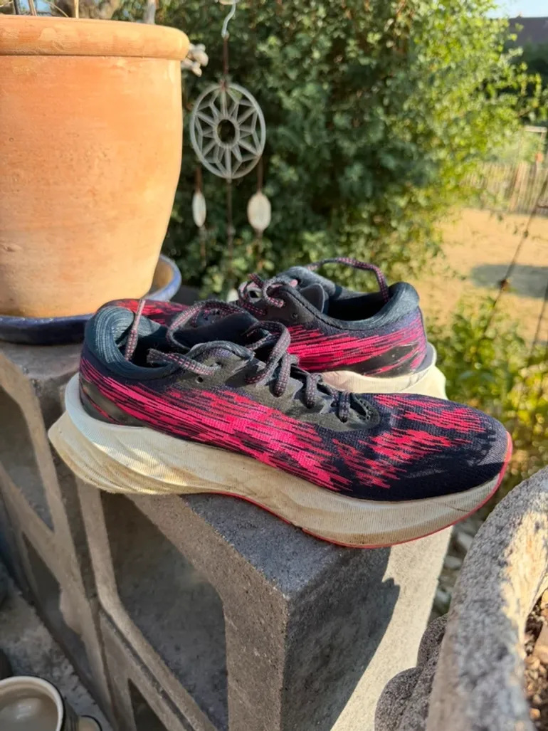 Gebrauchtes Asics Novablast 3 bike — Bild 5 von 7
