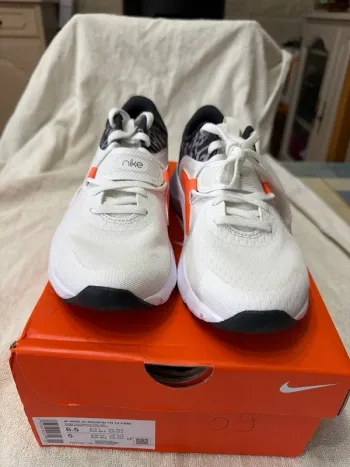 Premium Nike In-Season TR 13 bike d'occasion — image 2 sur 15