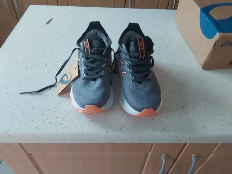 Tweedehands Asics Gel Nimbus 27 bike — afbeelding 2 van 8