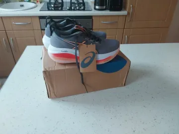 Used Asics Gel Nimbus 27 Running Shoes