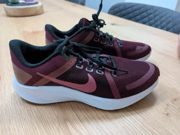 Nike Quest 4 Running Shoes usato