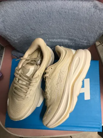Hoka Shoes 36 2/3 Running Shoes d'occasion