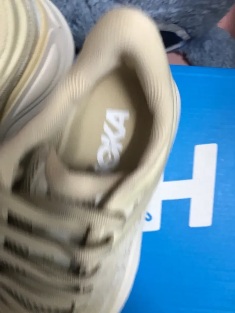 Hoka Shoes 36 2/3 bike usato — immagine 3 di 8