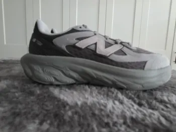 New Balance UTRNAA bike usato — immagine 4 di 14