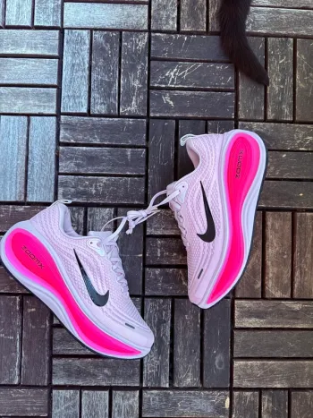 Rose Vomero Plus Running Shoes d'occasion