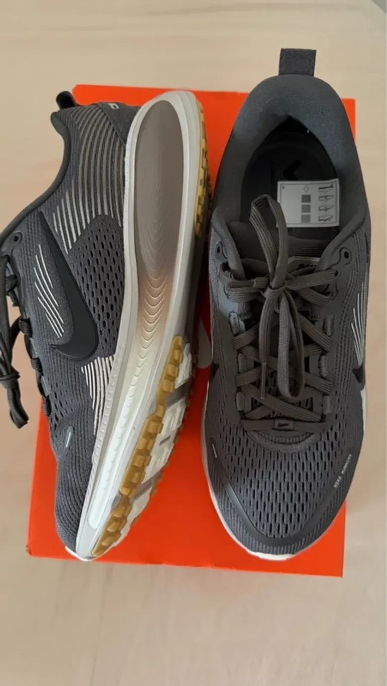 Käytetty Nike Vomero 18 bike — kuva 4 / 7