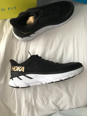 Hoka Shoes bike usato — immagine 2 di 12
