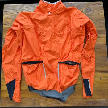 Brugt Q36.5 Rain Shell Jacket L// NEW!! 50% OFF!! 2025 bike — billede 2 af 2