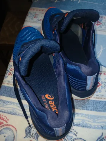 Used Asics GT-2000 6 bike — image 4 of 6