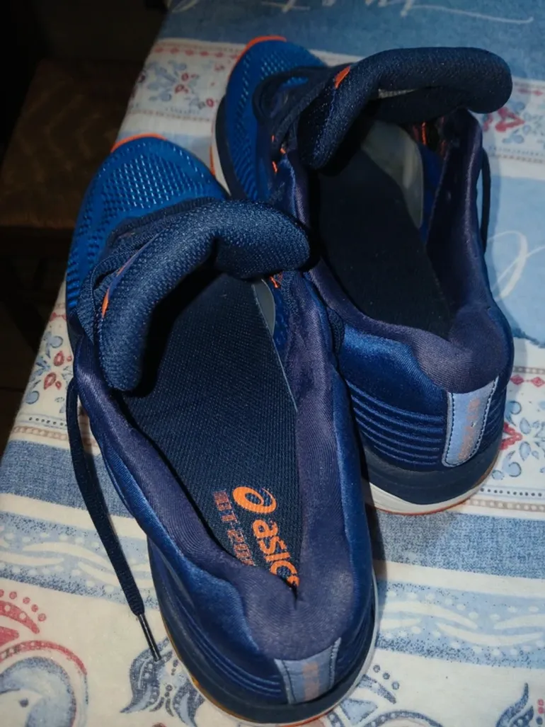 Used Asics GT-2000 6 bike — image 4 of 6