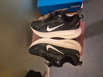 Käytetty Other Vomero 18 Running Shoes