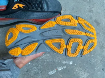 Hoka Bondi 8 bike usato — immagine 5 di 6