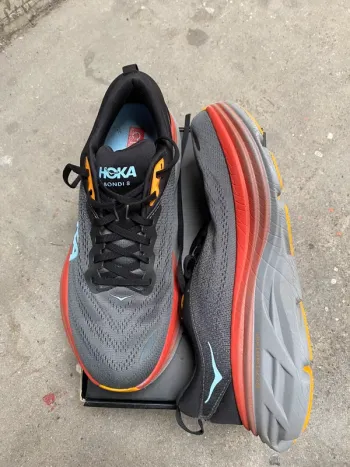 Hoka Bondi 8 bike usato — immagine 2 di 6
