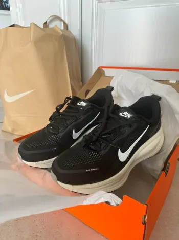 Gebrauchtes Standard Vomero 18 Running Shoes