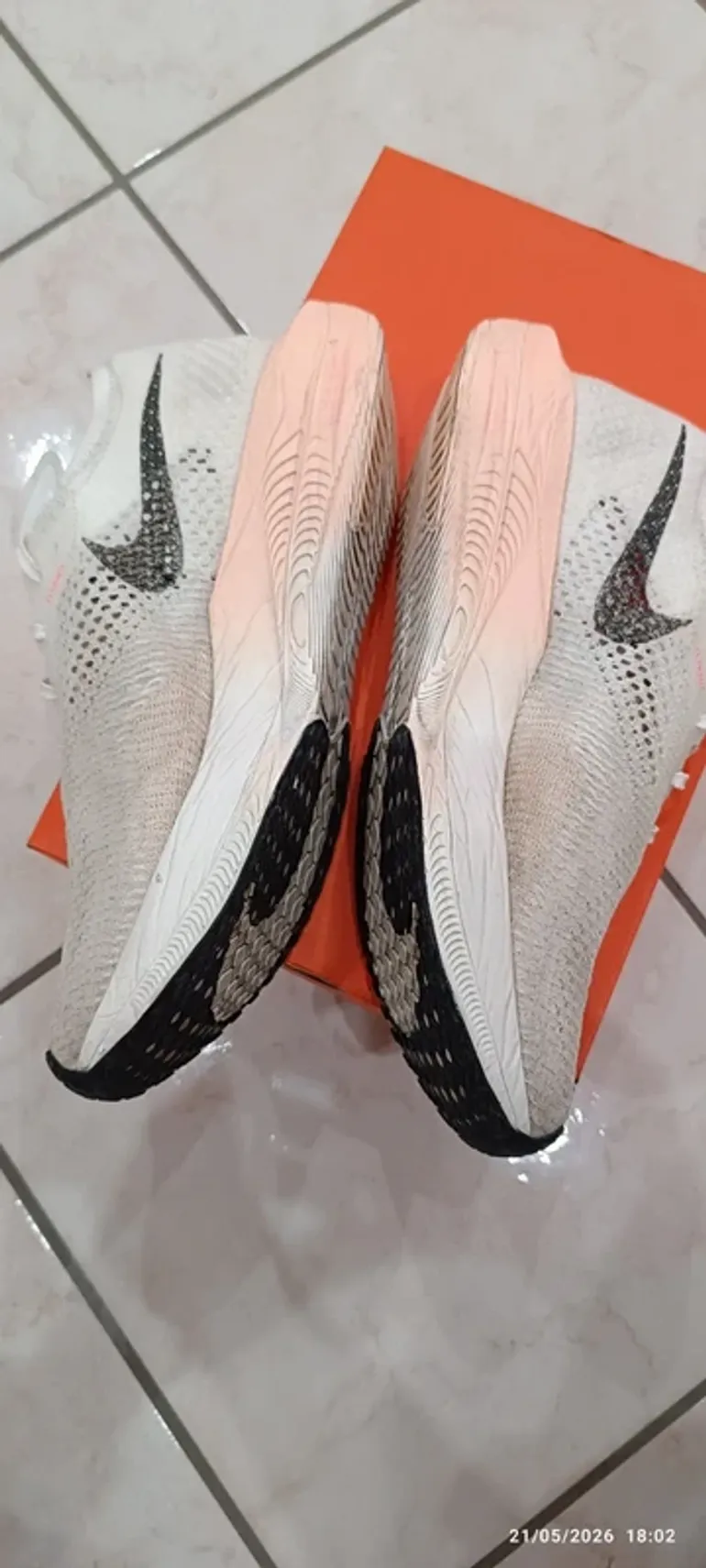 Nike Vaporfly Next% 3 bike usato — immagine 7 di 14