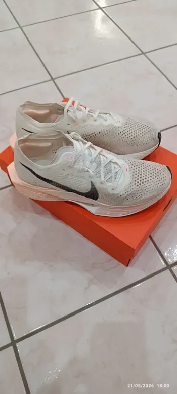 Nike Vaporfly Next% 3 bike usato — immagine 2 di 14