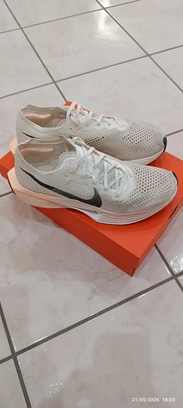 Nike Vaporfly Next% 3 bike usato — immagine 2 di 14