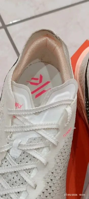 Nike Vaporfly Next% 3 bike usato — immagine 6 di 14