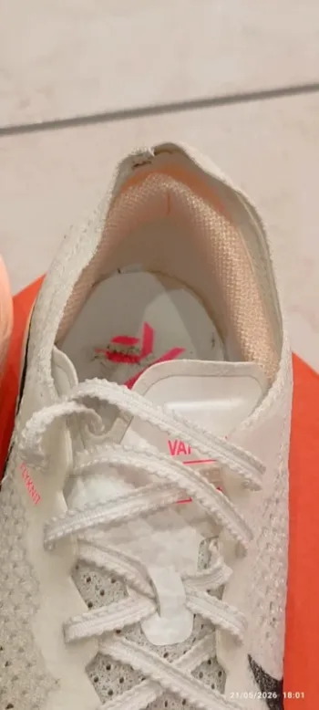 Nike Vaporfly Next% 3 bike usato — immagine 5 di 14