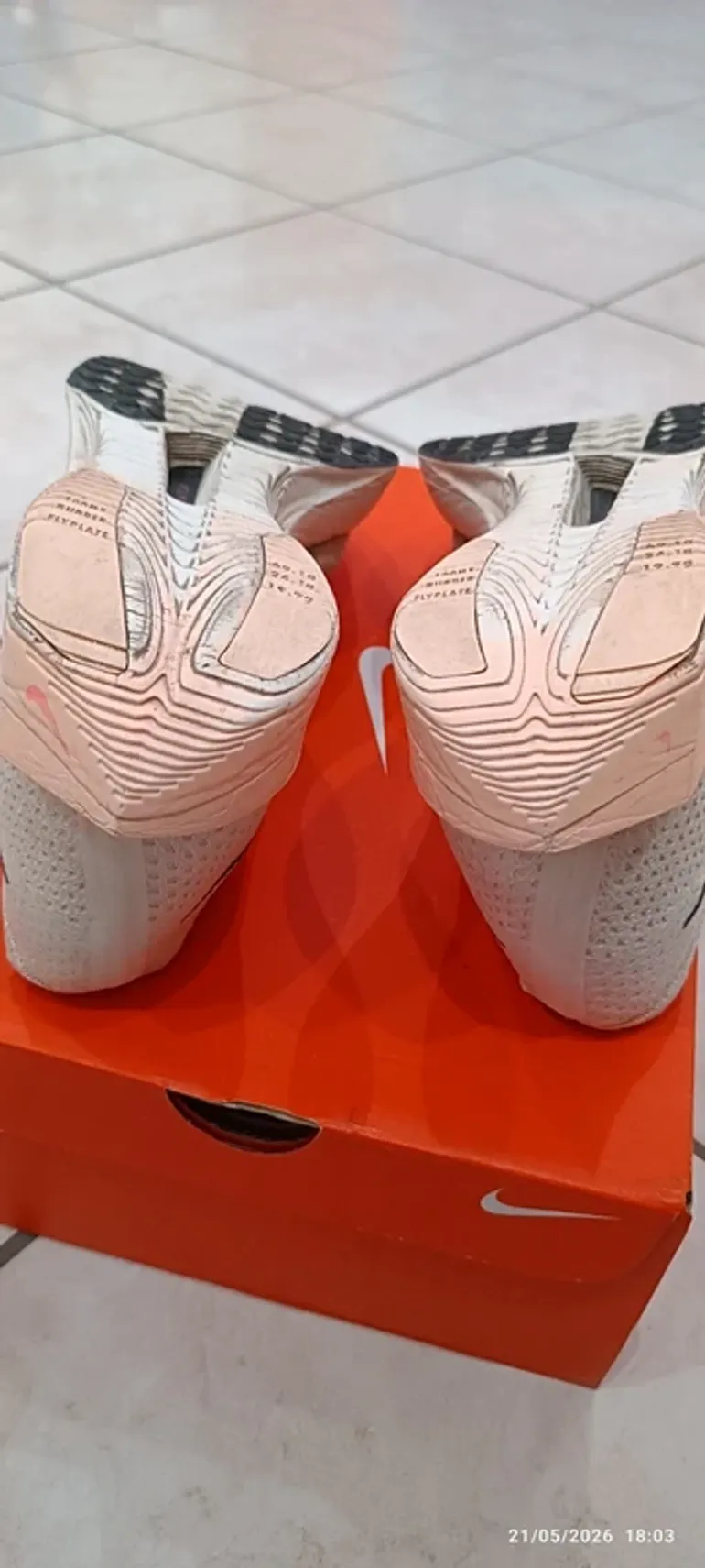 Nike Vaporfly Next% 3 bike usato — immagine 11 di 14