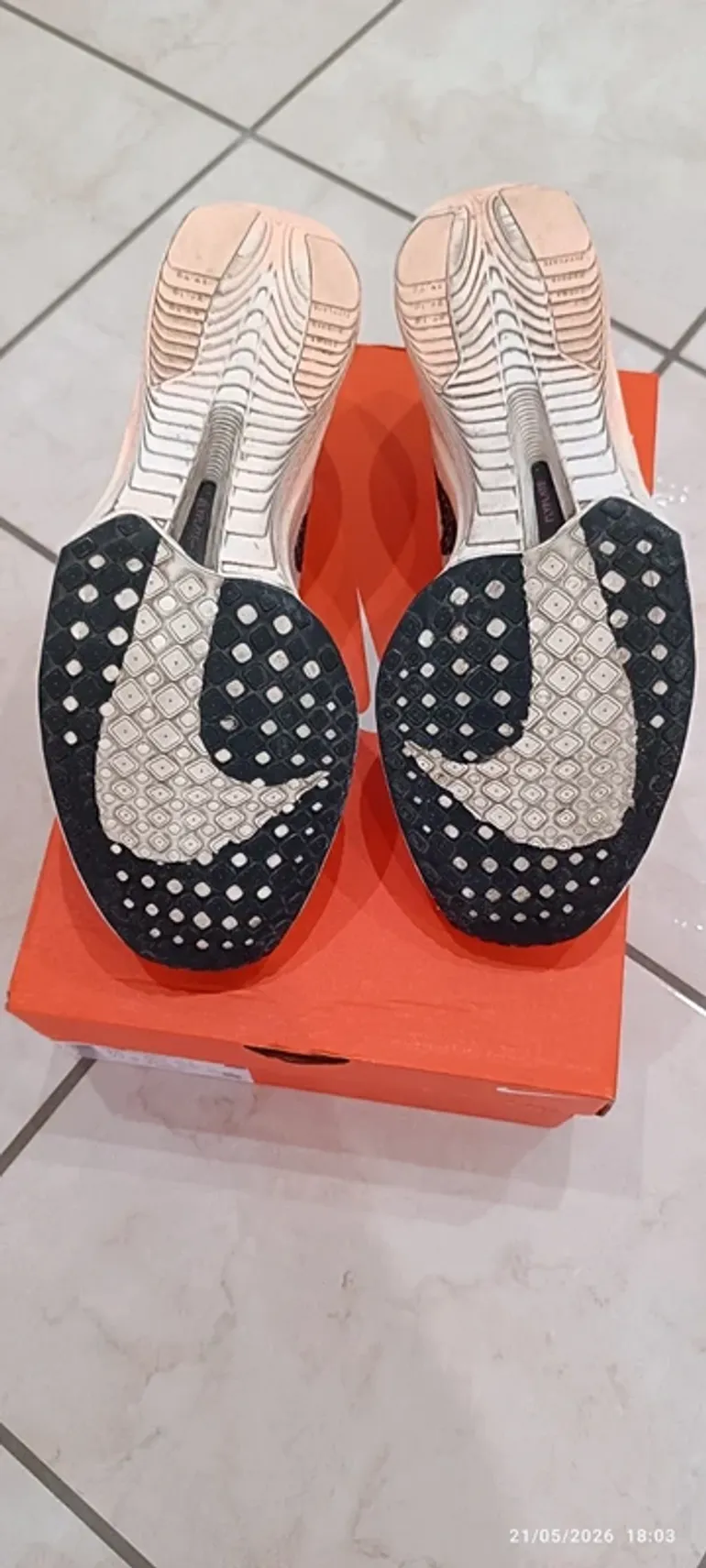 Nike Vaporfly Next% 3 bike usato — immagine 12 di 14