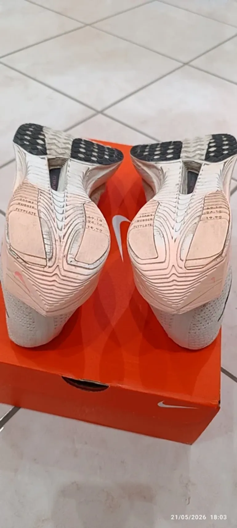 Nike Vaporfly Next% 3 bike usato — immagine 10 di 14