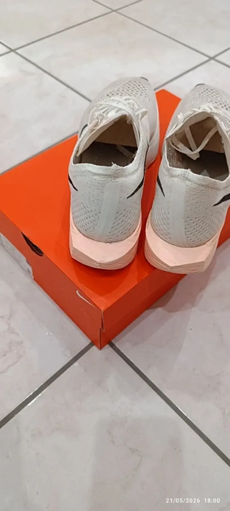 Nike Vaporfly Next% 3 bike usato — immagine 3 di 14