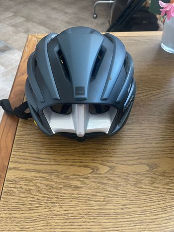 Brugt MET Casco Helmet 2024 bike — billede 3 af 8