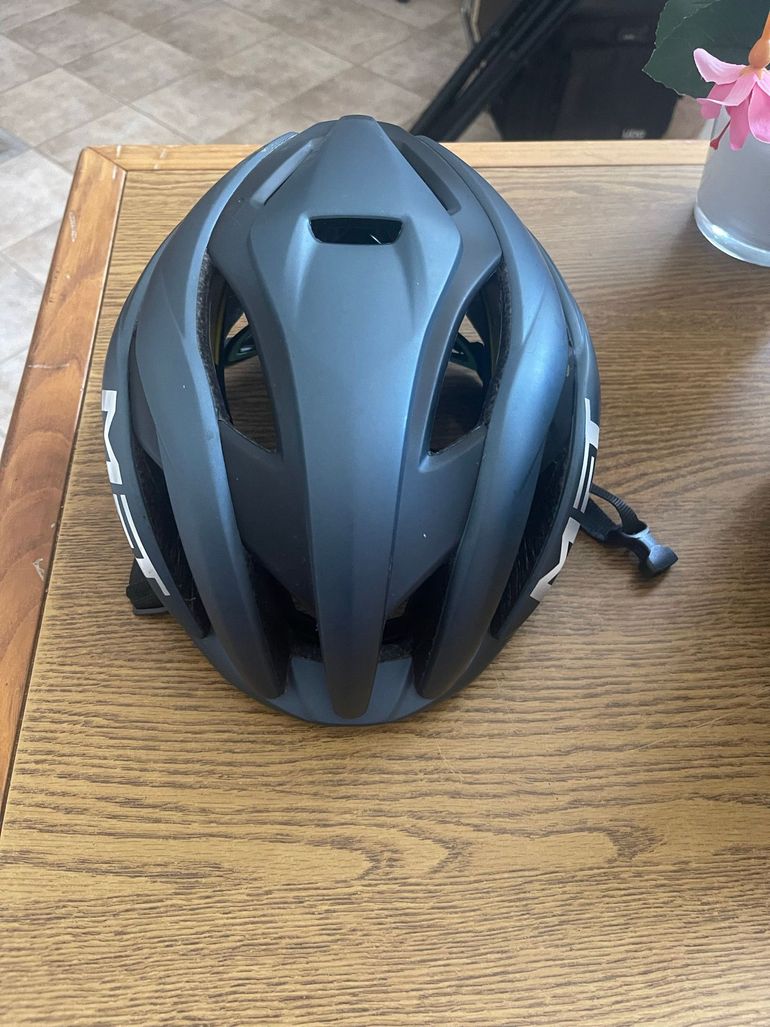 Brugt MET Casco Helmet 2024 bike — billede 4 af 8