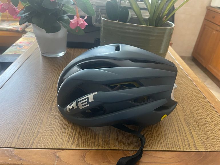 Brugt MET Casco Helmet 2024 bike — billede 2 af 8