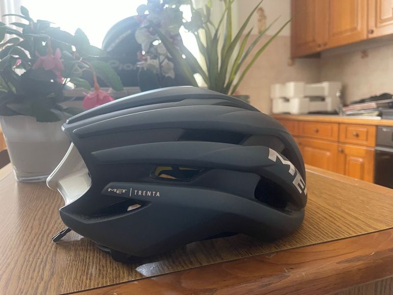 Brugt MET Casco Helmet 2024 bike — billede 8 af 8