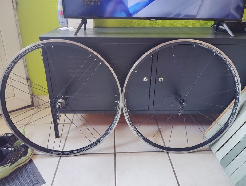 Käytetty Campagnolo Zonda Wheels Wheels