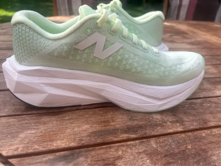 Použité New Balance FuelCell SuperComp Trainer v3 bike — obrázek 2 z 7