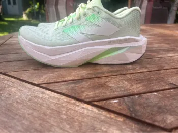 Použité New Balance FuelCell SuperComp Trainer v3 Running Shoes