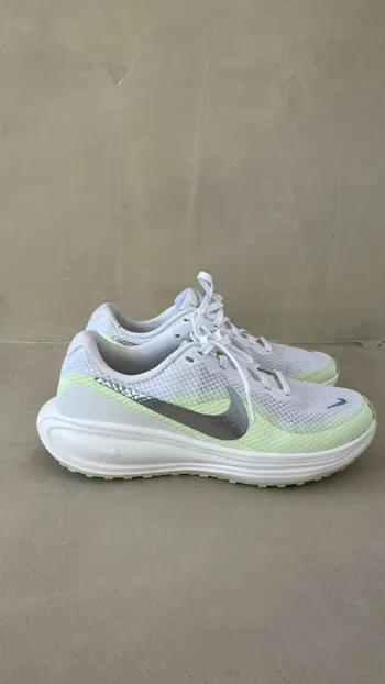 Used Nike Revolution 8 bike — image 4 of 6