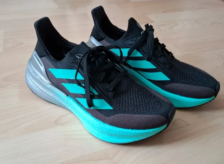Adidas Ultraboost 5 bike usato — immagine 5 di 9