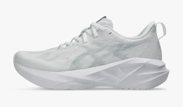Gebrauchtes Asics Novablast 5 bike — Bild 3 von 3