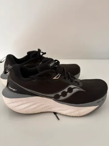 Käytetty Saucony Triumph 22 Running Shoes